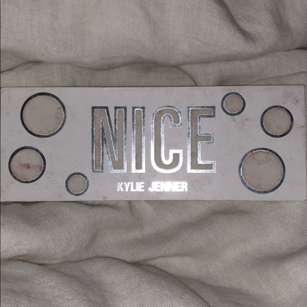 💥FINAL PRICE DROP💥Kylie Jenner NICE palette